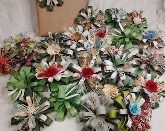 Handmade Cardstock Christmas Gift Bows, Holiday Decorations (8 Included)