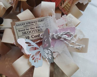 Lazos de regalo hechos a mano en cartulina: temática de diario basura con sentimientos