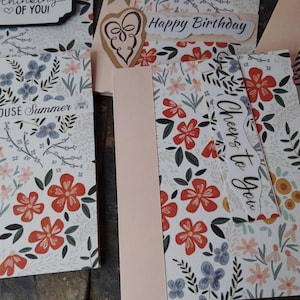 Juego de tarjetas A2 hechas a mano con diseño de flores de primavera y estuche de cartulina a juego (6 tarjetas)