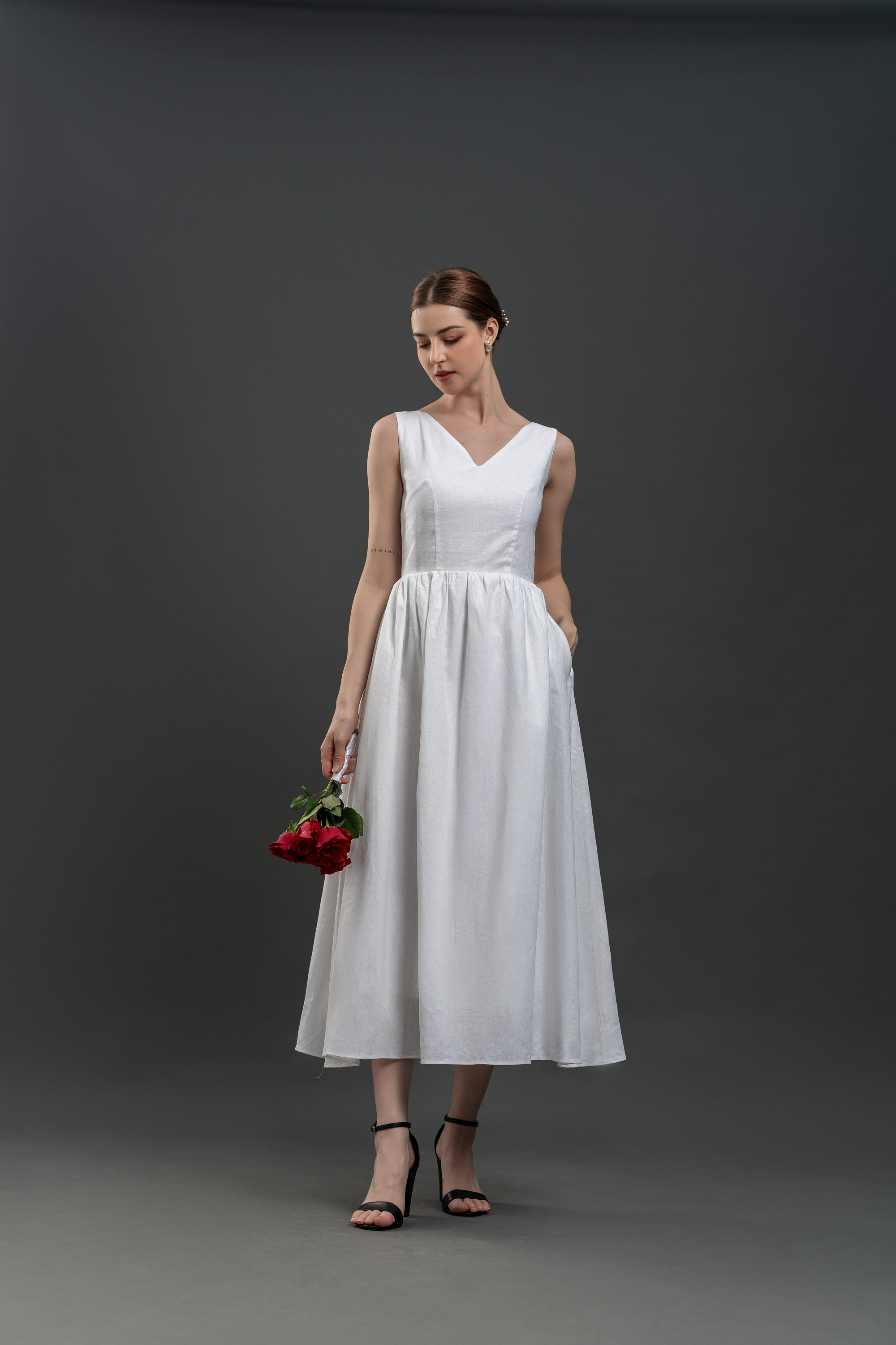 a-line lace wedding dresses Zapakasa Women Ivory Chiffon Floor-Length Wedding Dress with Lace A Line  Illusion Boat Neck Bridal Dress with Sleeves
