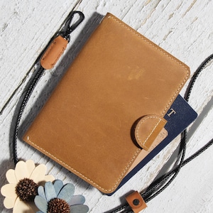 Eco-Retro RFID-Passhalter mit Airtag-Integration, 3 Passtaschen - Einzigartiges handgemachtes Geschenk für Paare, Reisebegeisterte