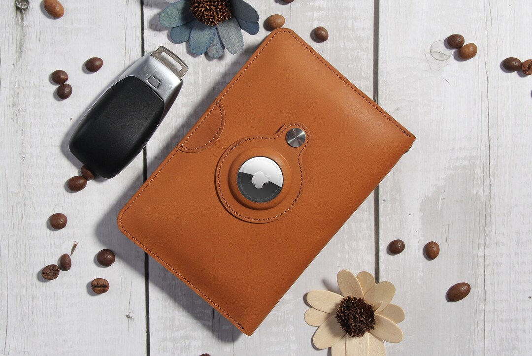 Genuine Leather Passport Holder Wallet – Unisex – With AirTag Slot – Beige