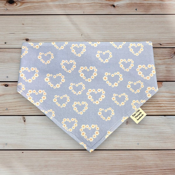 Daisy Hearts Dog Bandana/Spring Dog Bandana/Scrunchie Bandana/Dog Lover Gift/Floral Dog Bandana/New Puppy Gift/Floral Hearts Dog Bandana