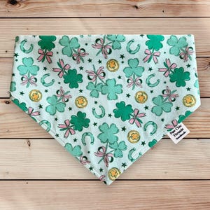 St Patrick&#39;s Day Dog Bandana/St Patrick&#39;s Day Dog Gift/Shamrock Dog Bandana/Scrunchie Bandana/Dog Lover Gift/Lucky Girl Shamrock Dog Bandana