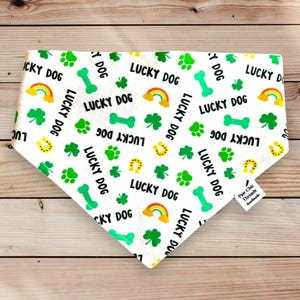 St Patrick&#39;s Day Dog Bandana/St Patrick&#39;s Day Dog Gift/Shamrock Dog Bandana/Scrunchie Bandana/Dog Lover Gift/Lucky Horseshoe Dog Bandana