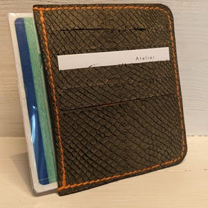 Portacarte in Pelle Conciata al Vegetale e Pelle Marina Riciclata | Vecchio formato carta d'identità | 5 slot per carte | Fatto a mano