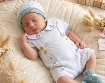 Neugeborenes weißes Jungen-Pferde-Baumwoll-Outfit mit Schuhen, erstes Outfit, spanische Strickware Primera Posita, Babykleidung