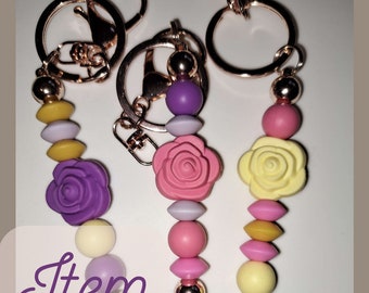 Floral Essence Beaded Keychain - Whimsical Flower Charm for Everyday Style