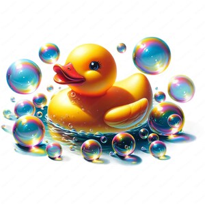 Puede incluir: Un pato de goma amarillo flotando en una piscina de agua rodeado de burbujas de jab&oacute;n iridiscentes.