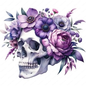 Puede incluir: Un cr&aacute;neo humano blanco con una corona de flores moradas, rosas y azules. Las flores est&aacute;n dispuestas en un c&iacute;rculo alrededor del cr&aacute;neo y las hojas son verdes.