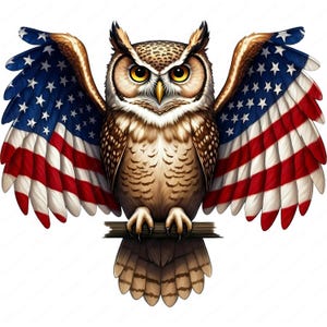 K&ouml;nnte beinhalten: Eine braune Eule mit gelben Augen ist mit ausgebreiteten Fl&uuml;geln dargestellt, die an die amerikanische Flagge erinnern. Die Federn der Eule sind detailliert, und die roten und wei&szlig;en Streifen der Flagge sind deutlich zu sehen.