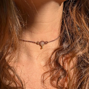 Minimalistisches Messing-Choker • Schlichte Silberkette mit Kristallen • Mini-Makramee-Halsband • Boho-Geburtssteinschmuck • Weitere Kombinationsmöglichkeiten verfügbar