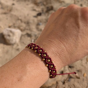 Pulsera de cuentas • pulsera de macramé • pulsera tejida • pulsera de latón • pulsera dorada • pulsera boho chic • boho