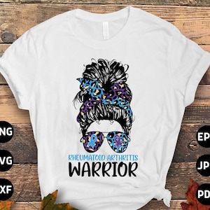 Reumatoïde artritis bewustzijn SVG PNG, rommelig broodje reumatoïde artritis Warrior SVG, blauw paars lint SVG Cricut PNG sublimatie ontwerp