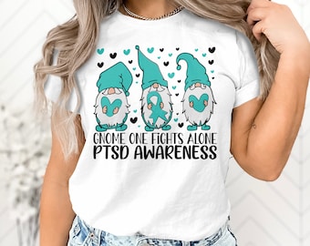 PTSD 啓発 SVG PNG、Gnome One Fights Alone SVG、ティールリボン 心的外傷後ストレス障害 SVG Cricut ファイル昇華デザイン