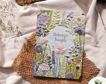 Journal brodé fleurs sauvages lavande | Journal souvenir floral à couverture rigide personnalisé | Cahier esthétique vintage Cottagecore botanique