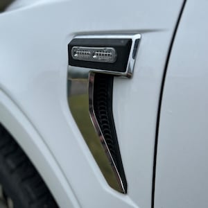 Whelen® Ion T-Series Scheinwerferhalterung - Fender-Plakette (Paar) für 2021+ Ford® F150