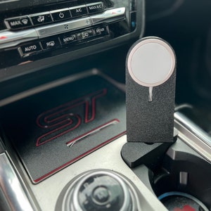 MagSafe® Drahtloses Ladegerät / Telefonhalterung für 2020-2024 Ford® Forscher (drehbare Version)