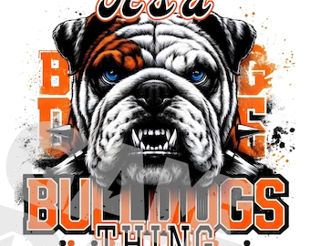 Può includere: Un design grafico con un bulldog con un'espressione feroce. Il bulldog è circondato dalle parole "It's a Bulldog Thing" in lettere arancioni e nere.