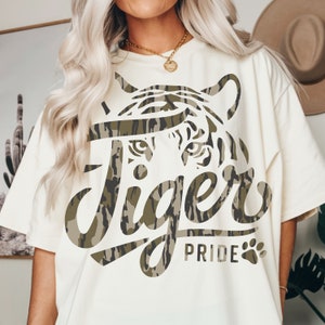 Camo Tigers pride png T-shirt mascotte tigre Motif sublimation | Esprit du tigre camouflage PNG |  Chemise tigre PNG Tête de tigre png