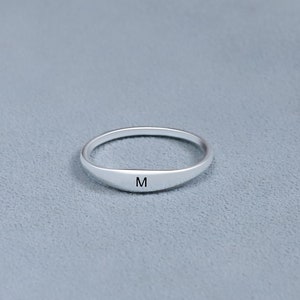 Anillo inicial personalizado, anillo de sello personalizado, anillo de letra grabada, anillo de nombre delicado, anillo de sello pequeño, anillo de plata de ley para ella, regalos