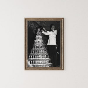 Champagnetoren jaren 1920 kunst aan de muur, gieten over gestapelde glazen zwart-wit print, alcohol poster, bar kar print, retro wand decor afbeelding 3