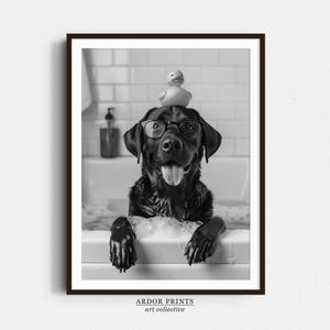 Impression noire de bain de laboratoire : chien dans la baignoire, affiche de Labrador, décoration de salle de bains drôle - art noir et blanc