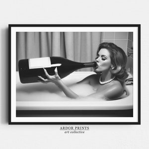 特大ワインを飲む女性のウォールアート、バスタブで飲むヴィンテージ女性、白黒プリント、バスルームのウォールアート、レトロな壁の装飾