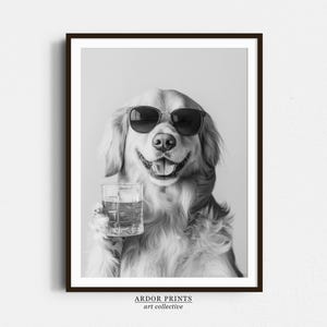 Golden retriever drinken whisky kunst aan de muur, bourbonglas, zwart-wit print, hond cadeau, hond poster, barwagen print, keuken wanddecoratie