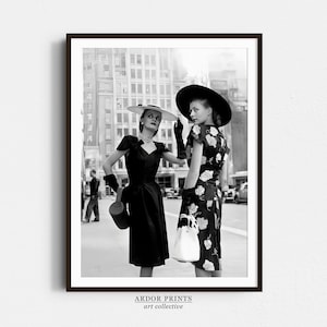 ニューヨークのレトロモデルの壁アート、1940 年代の女性のファッション、シックな女性のポーズ、白黒プリント、ビンテージ写真、フェミニストの壁装飾
