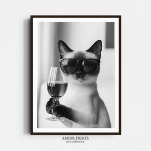 ワインを飲むシャム猫の壁アート、白黒プリント、バーカートプリント、猫の飼い主へのギフト、面白い猫のポスター、バーの装飾、キッチンの装飾