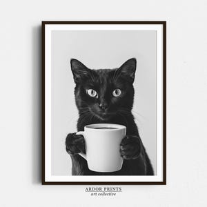 Arte de pared con gato negro tomando café, impresión en blanco y negro, impresión para amantes del café, regalo para dueños de gatos, póster divertido de gatos, decoración de pared para cocina