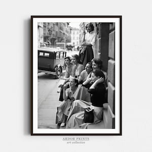 Italië modedruk jaren 50: retro vrouwen op straat, vintage modedecor - zwart-witte muurkunst