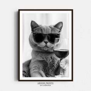 ブリティッシュショートヘアの猫がワインを飲むウォールアート、白黒プリント、バーカートプリント、猫のギフト、面白い猫のポスター、バーの装飾、キッチンの装飾