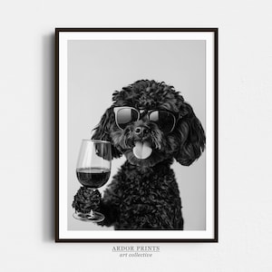 ワインを飲む黒いコッカプーの壁アート、白黒プリント、コッカプーのバーカートプリント、犬のギフト、面白い犬のポスター、バーの装飾、キッチンの装飾