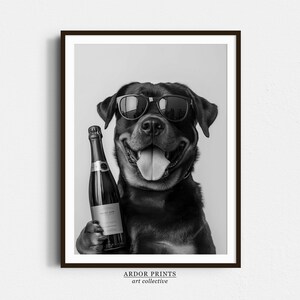 シャンパンを飲むロットワイラーのウォールアート、白黒プリント、ロットワイラーのギフト、アルコールプリント、面白い犬のポスター、バーカートプリント、バーの装飾