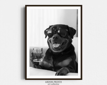 Zabawny rottweiler pijący whisky – czarno-biały pies (do pobrania w wersji cyfrowej)