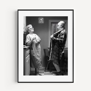 Opa Flashing Nana Wandkunst, schwarz weiß Vintage Foto, alte Dame Humor, niedliche altes Paar Kunst, Retro Druck, lustiges Poster Geschenk