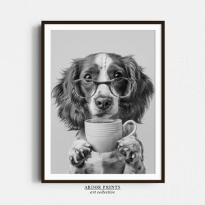 Brittany Spaniel bebendo arte de parede de café, impressão em preto e branco, impressão de amante de café, presente de cachorro, pôster engraçado de cachorro, decoração de parede de cozinha