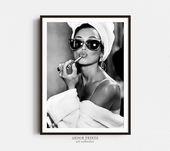 Audrey Hepburn Lipstick Print: Vintage Fashion, Old Hollywood Feminist Poster - Black & White Wall Art