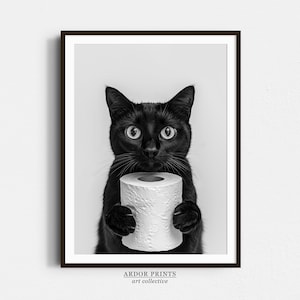 Stampa per il bagno con gatto nero, gatto che tiene in mano un rotolo di carta igienica, arte in bianco e nero, poster divertente con gatto, decorazione per il bagno, regalo per il proprietario di un gatto, arte murale per il bagno