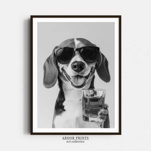 Beagle whisky drinken kunst aan de muur, bourbonglas, zwart-wit print, hond cadeau, grappige hond poster, barwagen print, zwart-wit print, poster barwagen, keuken wanddecoratie