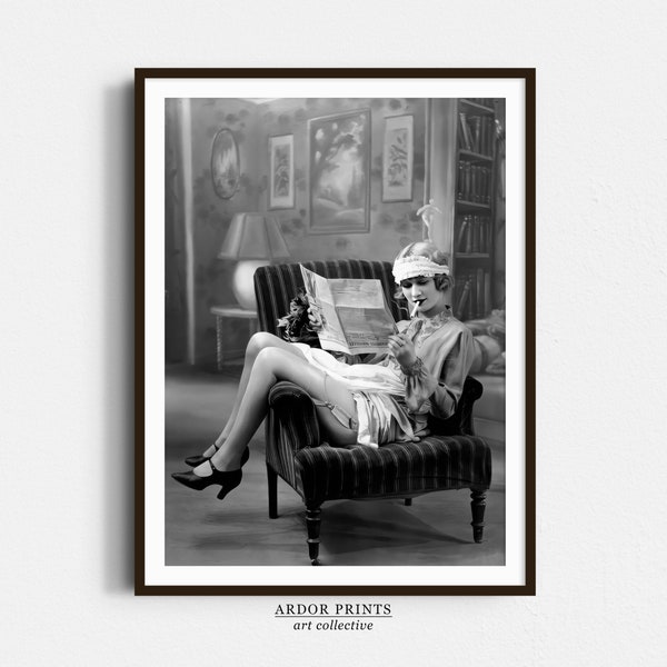 Frau raucht und liest Zeitung, Wandkunst, Retro Frau Mode Poster, 1920er Jahre Flapper Frau, Schwarz-Weiß-Druck, Retro-Wanddekor