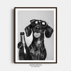 Dachshund Holding Champagne Wall Art, Czarno-biały wydruk, Prezent dla jamnika, Sztuka dla zwierząt, Wydruk na alkoholu, Zabawny plakat z psem, Wystrój domowego baru