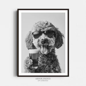 ゴールデンドゥードルがビールを飲むウォールアート、白黒プリント、ビールアルコールプリント、面白い犬のポスター、バーカートの装飾、キッチンの壁の装飾