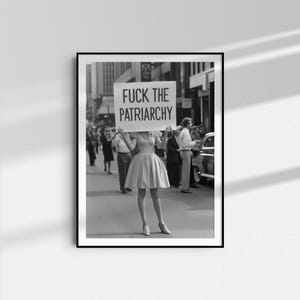 Feministyczny plakat retro: Pieprzyć patriarchat, plakat protestacyjny z kobietami w stylu vintage, siła dziewczyn, plakat z feminizmem – czarno-biała sztuka ścienna zdjęcie 4