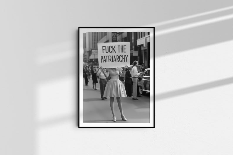 Feministyczny plakat retro: Pieprzyć patriarchat, plakat protestacyjny z kobietami w stylu vintage, siła dziewczyn, plakat z feminizmem – czarno-biała sztuka ścienna zdjęcie 4