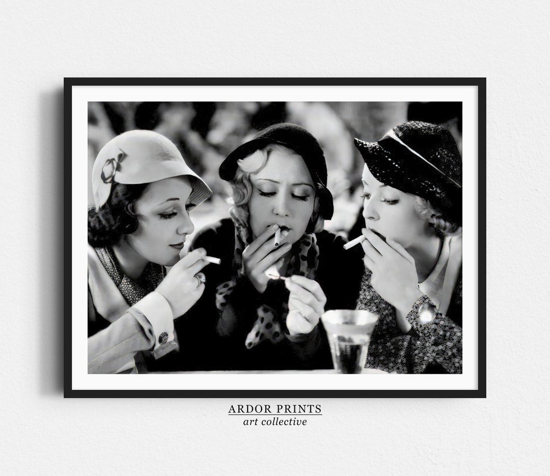 Drei Freunde rauchen Wandkunst, Vintage Flapper Girls Druck, 1920er Jahre  Retro Poster, Schwarzweißdruck, altes Hollywood, Retro-Wanddekor - Etsy  Schweiz, image size:1080x936