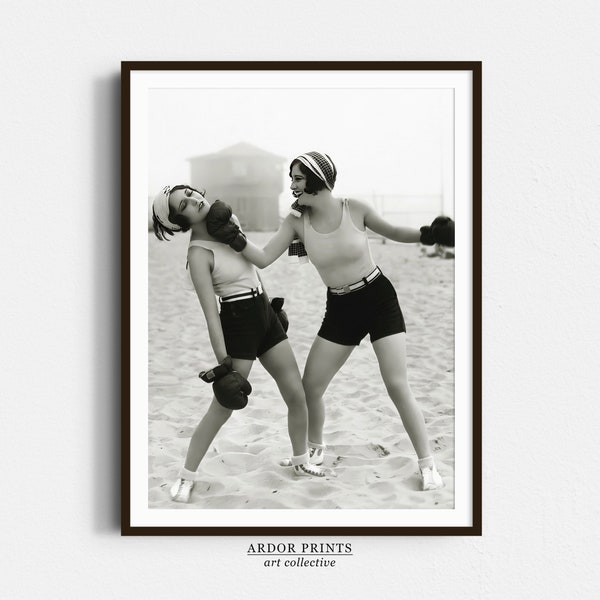 Deux femmes plage boxe art mural, affiche d'entraînement de filles vintage, photographie des années 1930, impression noir et blanc, art mural vintage, décoration murale rétro