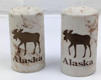 Alaska Souvenir Keramiska Salt- och Pepparkar Resesamlare Oanvänd Bra